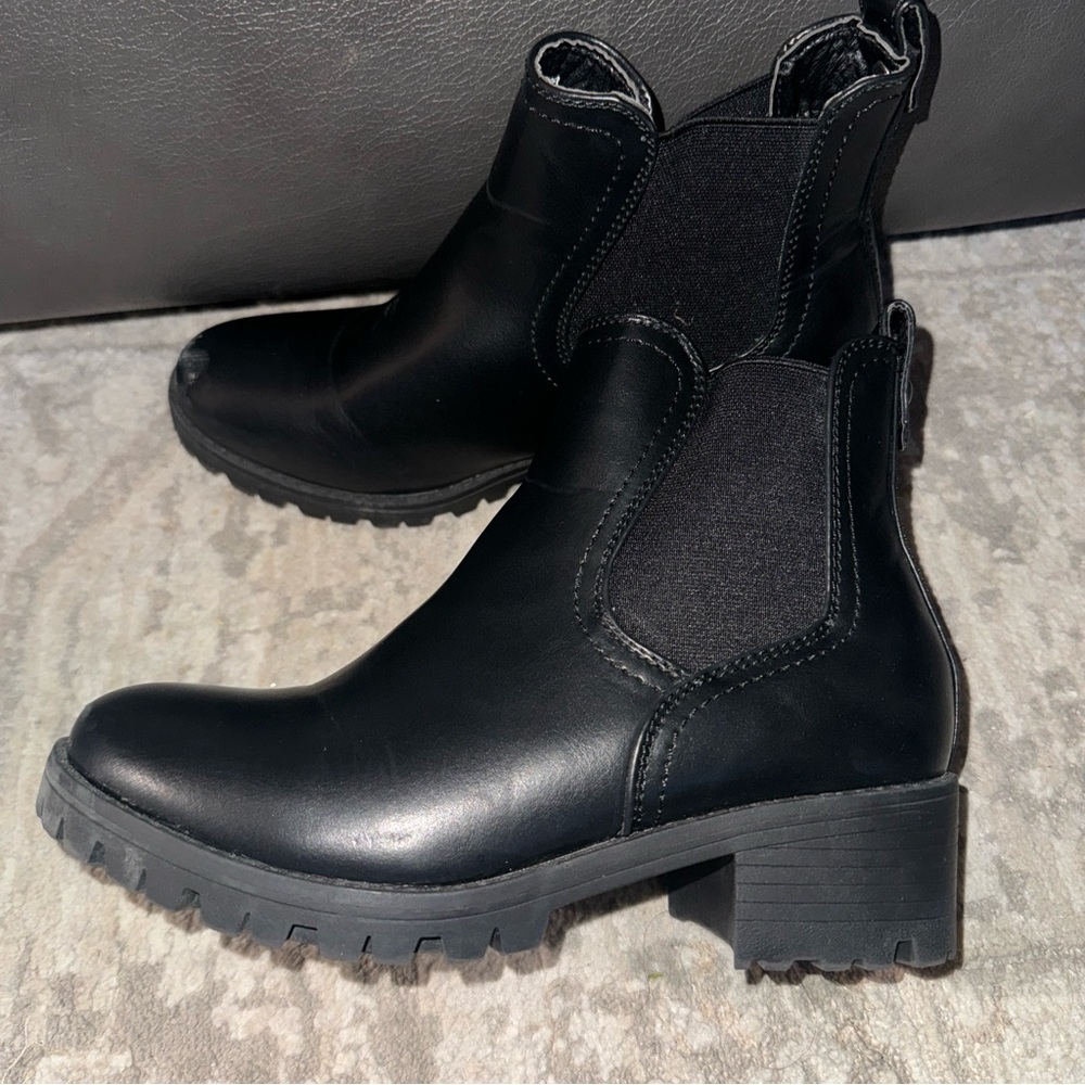 Mari A Boots 6.5 M Kiley Ankle Chelsea Block Block Heels Casual Black Pull On